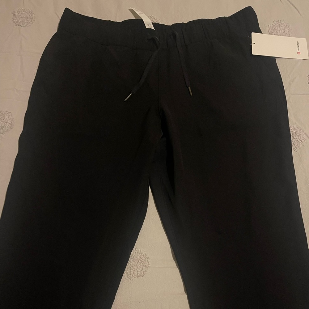 Lululemon On the fly Pant Size 14 BRAND NEW
